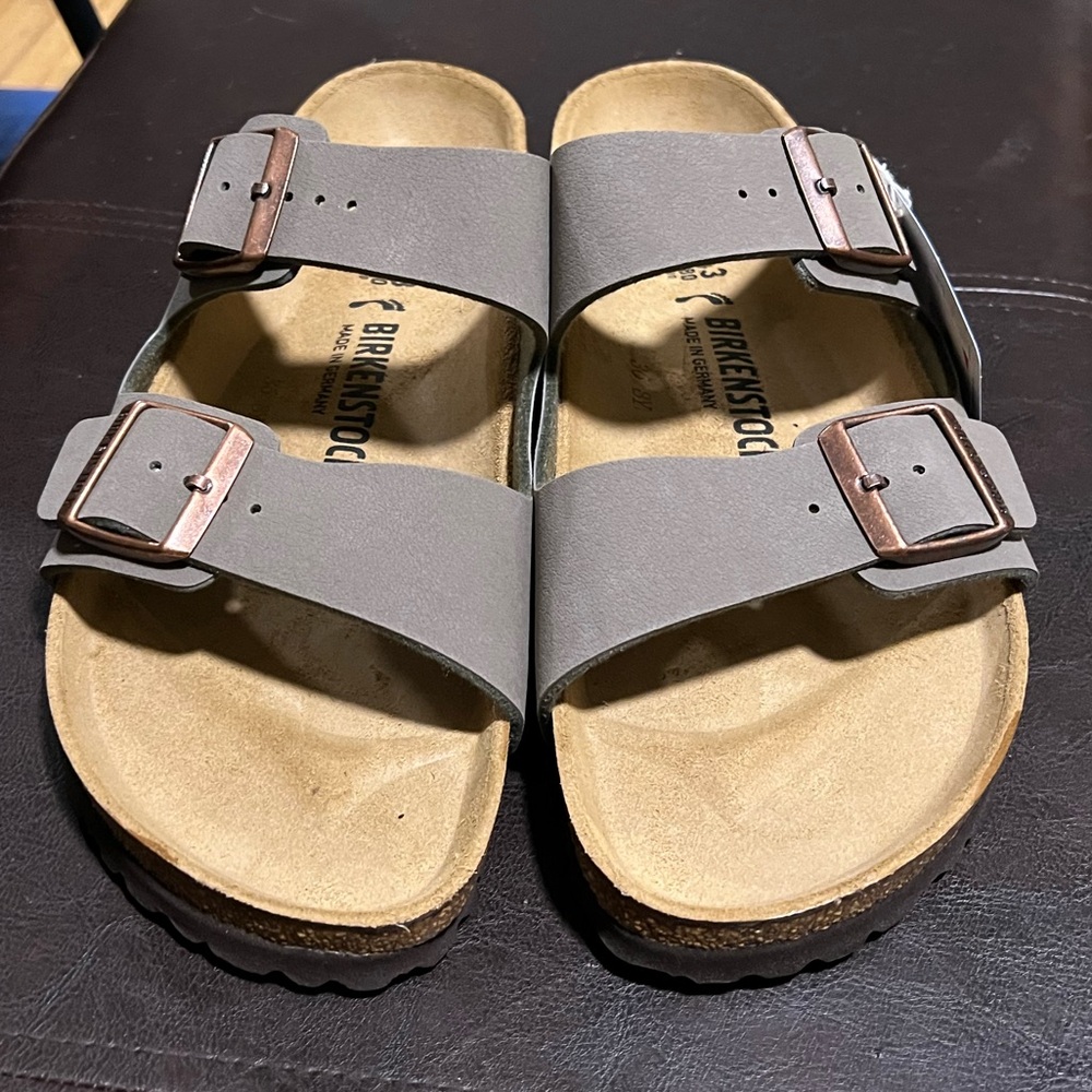 NWT Birkenstock Arizona Sandals Stone Narrow Width, size EU 43